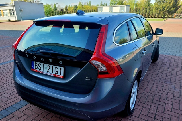 Volvo V60 cena 53900 przebieg: 153000, rok produkcji 2017 z Świerzawa małe 106